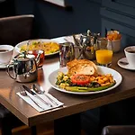 George Hotel 4*