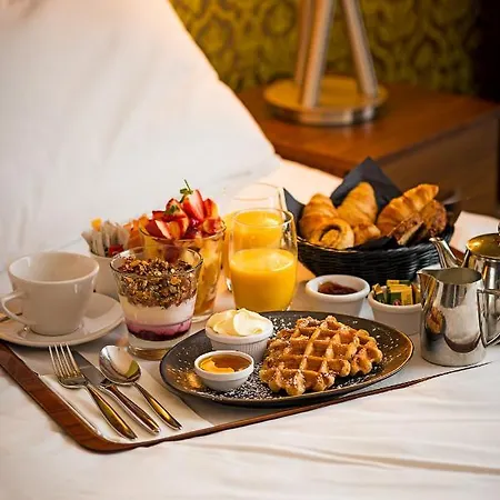 George Hotel