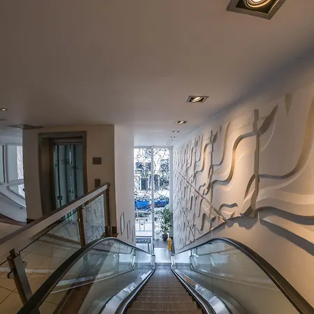 Hotel George 4*